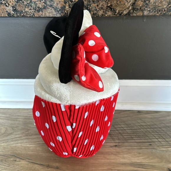 Minnie Mouse cupcake plushie pillow - Picture 5 of 9